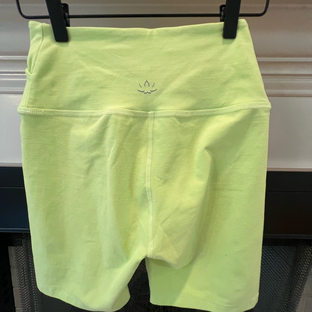 Beyond Yoga High Waisted Crossover Bike Shorts SpaceDye At Your Leisure Medium - Picture 7 of 7